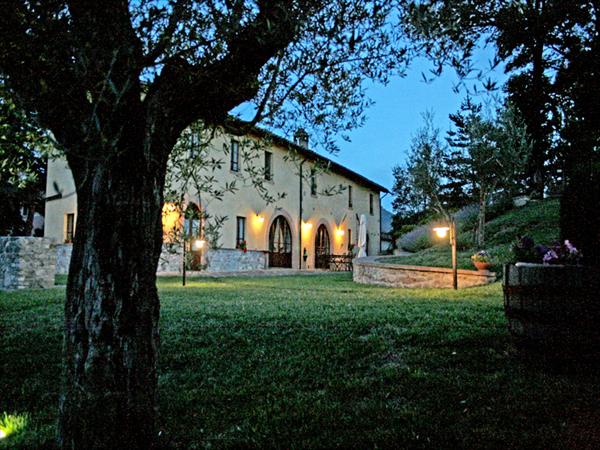 The Casale degli Olmi and the garden at sunset